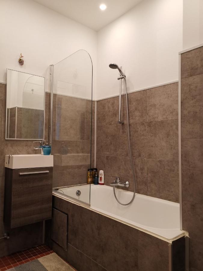 Florya Studio Woluwe Брюссель Экстерьер фото